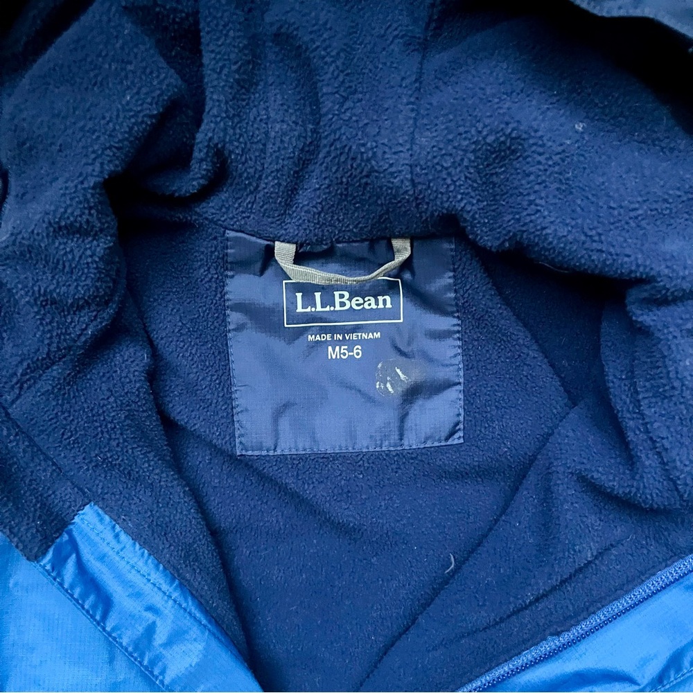 L.L. Bean Kids Blue Hooded Fleece lined raincoat (size 5-6) - Picture 4 of 6